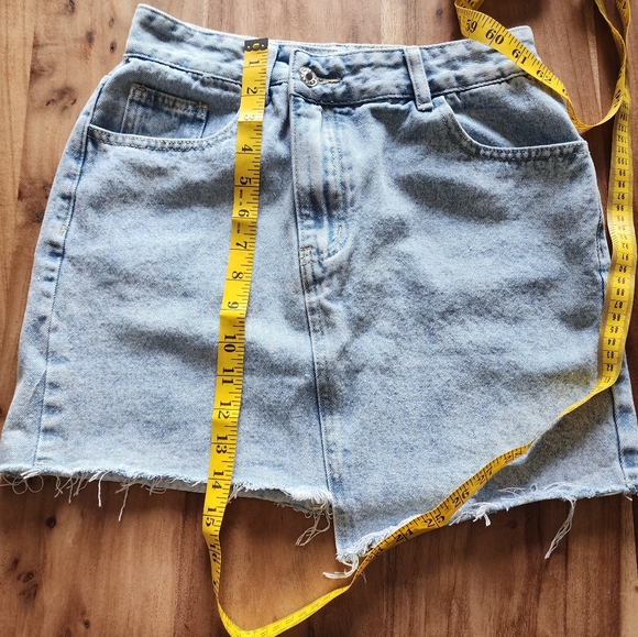2/20$ Shein light blue washed asymmetric mini jeans skirt, size XS - Picture 11 of 13